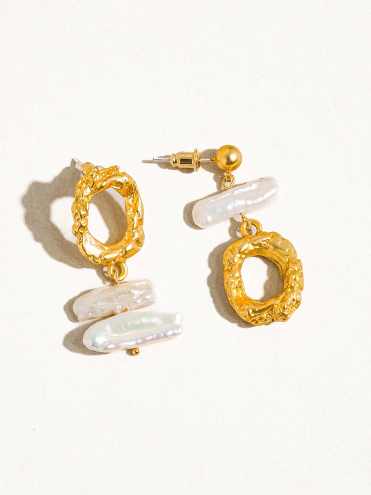 Blaze 18k Mismatched Pearl Earring